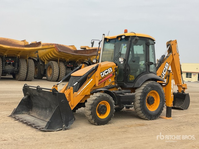 2013 JCB 3CX 4x4 Backhoe Loader - Kotrórakodó: 2 kép. 2013 JCB 3CX 4x4 Backhoe Loader - Kotrórakodó: 2 kép.