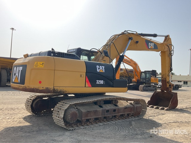2014 Cat 329D2L - Lánctalpas kotró: 3 kép. 2014 Cat 329D2L - Lánctalpas kotró: 3 kép.