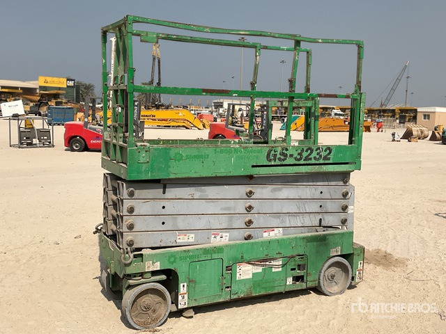 2014 Genie GS3232 Electric (Inoperable) Scissor Lift - Ollós emelő: 3 kép. 2014 Genie GS3232 Electric (Inoperable) Scissor Lift - Ollós emelő: 3 kép.