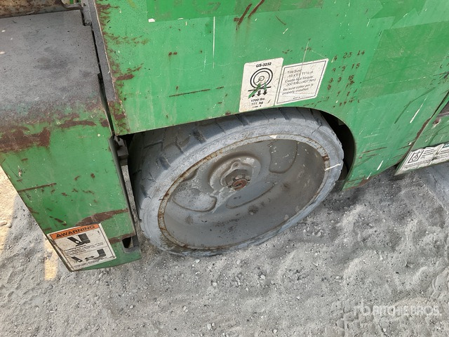 2014 Genie GS3232 Electric (Inoperable) Scissor Lift - Ollós emelő: 4 kép. 2014 Genie GS3232 Electric (Inoperable) Scissor Lift - Ollós emelő: 4 kép.