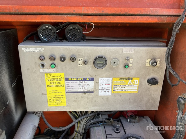 2014 Holland Lift Combistar B-195DL25 4x4 (Inoperable) Scissor Lift - Ollós emelő: 5 kép. 2014 Holland Lift Combistar B-195DL25 4x4 (Inoperable) Scissor Lift - Ollós emelő: 5 kép.