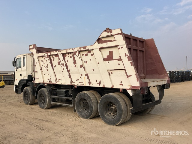 2014 Hyundai HD370 8x4 Twin-Steer Tri/A Dump Truck - Billenőplatós teherautó: 2 kép. 2014 Hyundai HD370 8x4 Twin-Steer Tri/A Dump Truck - Billenőplatós teherautó: 2 kép.
