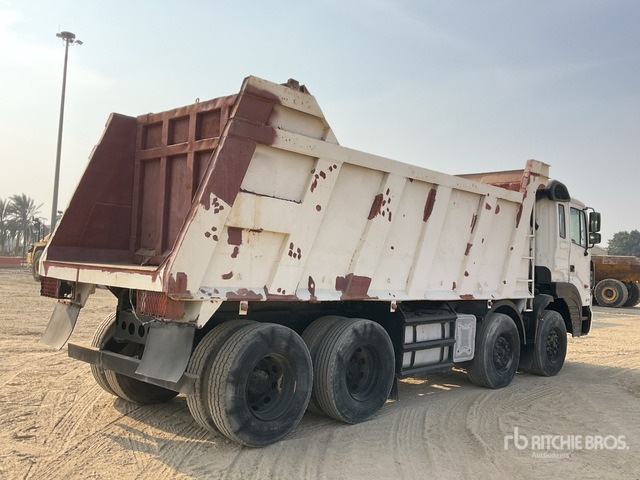 2014 Hyundai HD370 8x4 Twin-Steer Tri/A Dump Truck - Billenőplatós teherautó: 3 kép. 2014 Hyundai HD370 8x4 Twin-Steer Tri/A Dump Truck - Billenőplatós teherautó: 3 kép.