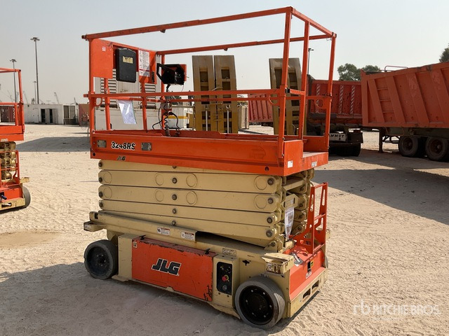 2014 JLG 3248RS Electric Scissor Lift - Ollós emelő: 1 kép. 2014 JLG 3248RS Electric Scissor Lift - Ollós emelő: 1 kép.