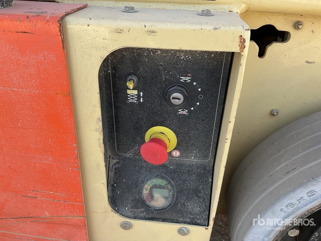 2014 JLG 3248RS Electric Scissor Lift - Ollós emelő: 5 kép. 2014 JLG 3248RS Electric Scissor Lift - Ollós emelő: 5 kép.