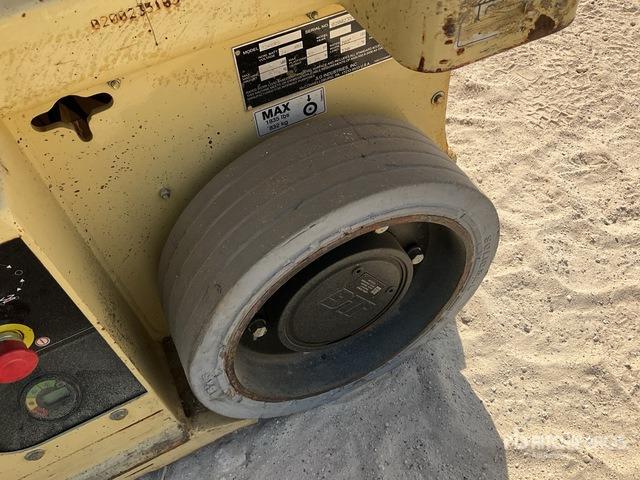 2014 JLG 3248RS Electric Scissor Lift - Ollós emelő: 5 kép. 2014 JLG 3248RS Electric Scissor Lift - Ollós emelő: 5 kép.