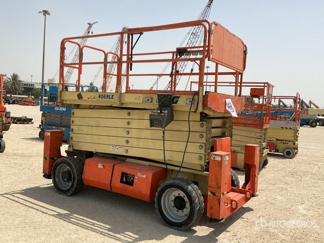 2014 JLG 4069LE Electric Scissor Lift - Ollós emelő: 2 kép. 2014 JLG 4069LE Electric Scissor Lift - Ollós emelő: 2 kép.