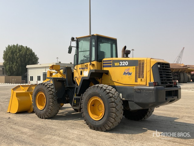 2014 Komatsu WA320-5 - Gumikerekes homlokrakodó: 3 kép. 2014 Komatsu WA320-5 - Gumikerekes homlokrakodó: 3 kép.