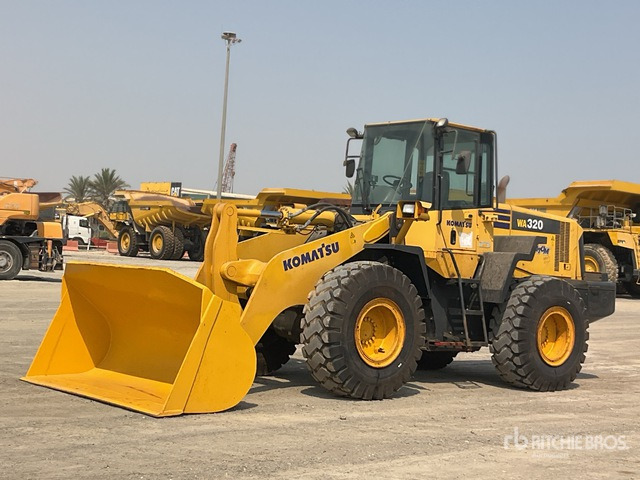 2014 Komatsu WA320-5 - Gumikerekes homlokrakodó: 1 kép. 2014 Komatsu WA320-5 - Gumikerekes homlokrakodó: 1 kép.