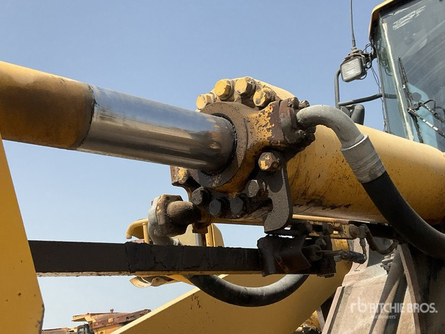 2014 Komatsu WA470-5 - Gumikerekes homlokrakodó: 5 kép. 2014 Komatsu WA470-5 - Gumikerekes homlokrakodó: 5 kép.