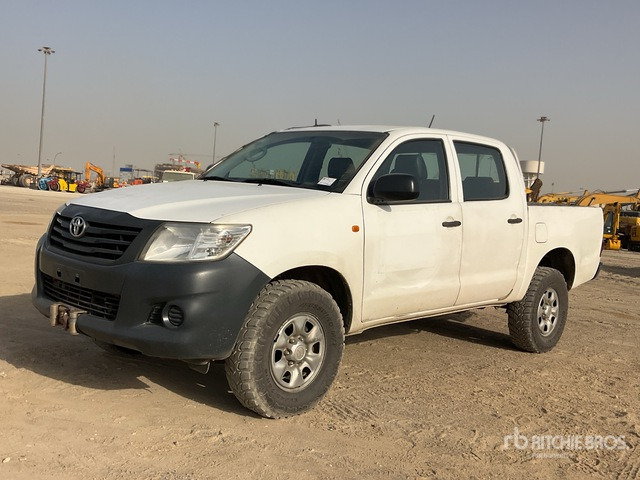 2014 Toyota Hilux 4x4 Crew Cab Pickup - Pickup: 1 kép. 2014 Toyota Hilux 4x4 Crew Cab Pickup - Pickup: 1 kép.