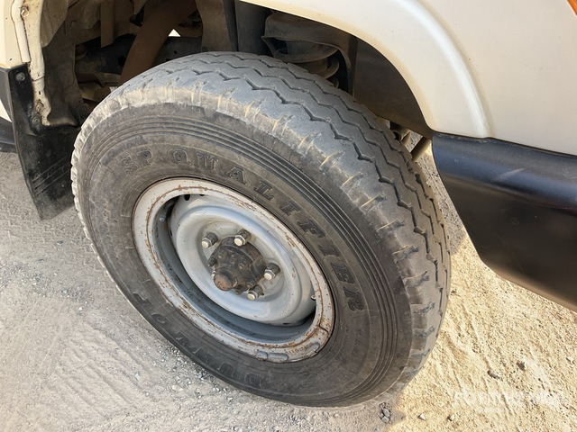 2014 Toyota Land Cruiser 78L 4x4 SUV - Terepjáró/ SUV: 5 kép. 2014 Toyota Land Cruiser 78L 4x4 SUV - Terepjáró/ SUV: 5 kép.