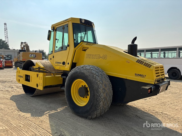 2015 Bomag BW211D-40 Smooth Drum Compactor - Talajtömörítő: 2 kép. 2015 Bomag BW211D-40 Smooth Drum Compactor - Talajtömörítő: 2 kép.