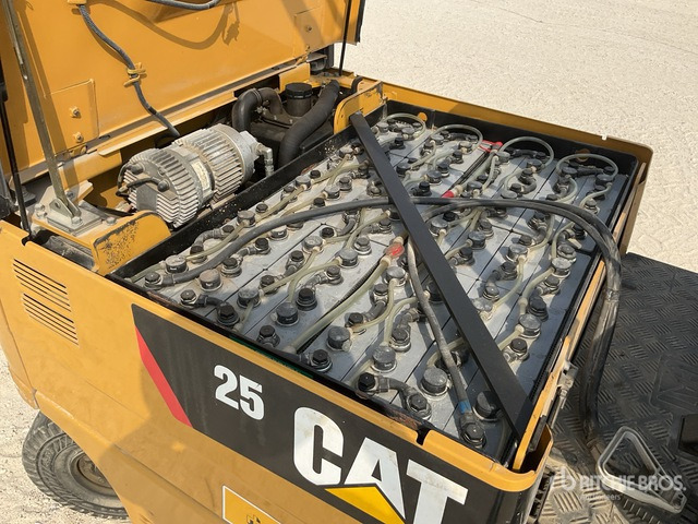 Elektromos targonca 2015 Cat EP25K-PAC 2.5 ton Electric Forklift: 6 kép. Elektromos targonca 2015 Cat EP25K-PAC 2.5 ton Electric Forklift: 6 kép.