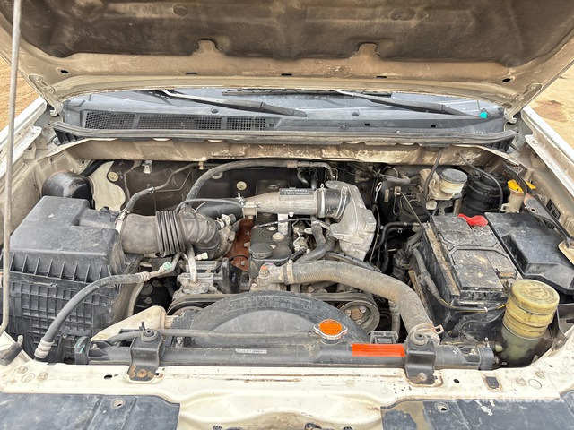 2015 Isuzu D-Max 4x2 Crew Cab Pickup - Pickup: 5 kép. 2015 Isuzu D-Max 4x2 Crew Cab Pickup - Pickup: 5 kép.