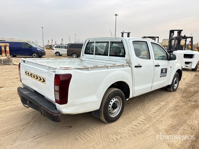 2015 Isuzu D-Max 4x2 Crew Cab Pickup - Pickup: 3 kép. 2015 Isuzu D-Max 4x2 Crew Cab Pickup - Pickup: 3 kép.