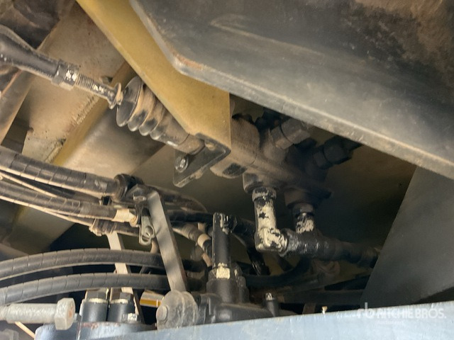 2015 Komatsu WA470-7 Wheel Loader - Gumikerekes homlokrakodó: 4 kép. 2015 Komatsu WA470-7 Wheel Loader - Gumikerekes homlokrakodó: 4 kép.