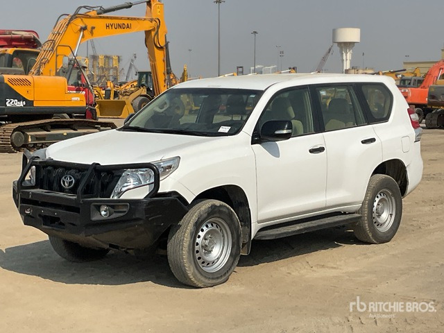 2015 Toyota Prado TX 150L 4x4 SUV - Terepjáró/ SUV: 2 kép. 2015 Toyota Prado TX 150L 4x4 SUV - Terepjáró/ SUV: 2 kép.