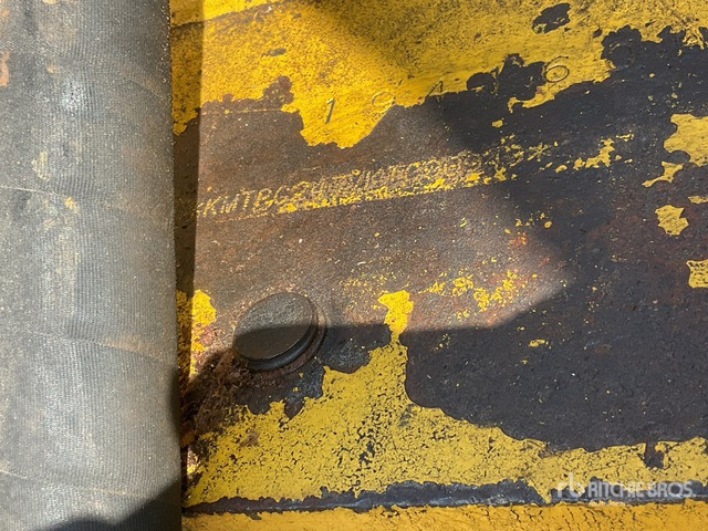 2016 Komatsu PC300-8M0 Tracked Excavator - Lánctalpas kotró: 2 kép. 2016 Komatsu PC300-8M0 Tracked Excavator - Lánctalpas kotró: 2 kép.