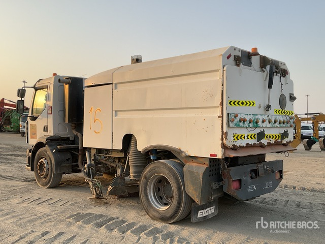 2016 Renault D18 Elgin on Sweeper Truck - Utcaseprő gép: 3 kép. 2016 Renault D18 Elgin on Sweeper Truck - Utcaseprő gép: 3 kép.