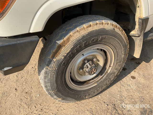 2016 Toyota Land Cruiser 76R 4x4 SUV - Terepjáró/ SUV: 4 kép. 2016 Toyota Land Cruiser 76R 4x4 SUV - Terepjáró/ SUV: 4 kép.