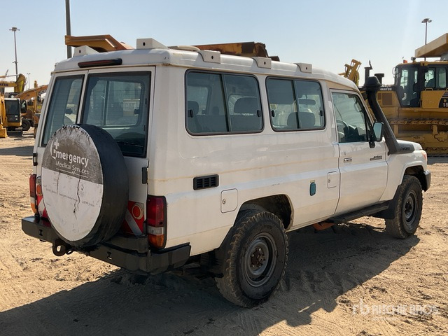 2016 Toyota Land Cruiser 78R 4x4 SUV - Terepjáró/ SUV: 2 kép. 2016 Toyota Land Cruiser 78R 4x4 SUV - Terepjáró/ SUV: 2 kép.