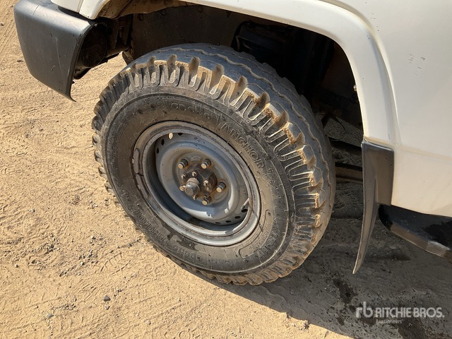 2016 Toyota Land Cruiser 78R 4x4 SUV - Terepjáró/ SUV: 5 kép. 2016 Toyota Land Cruiser 78R 4x4 SUV - Terepjáró/ SUV: 5 kép.