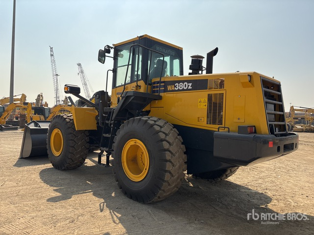 2017 Komatsu WA380Z-6 Wheel Loader - Gumikerekes homlokrakodó: 2 kép. 2017 Komatsu WA380Z-6 Wheel Loader - Gumikerekes homlokrakodó: 2 kép.