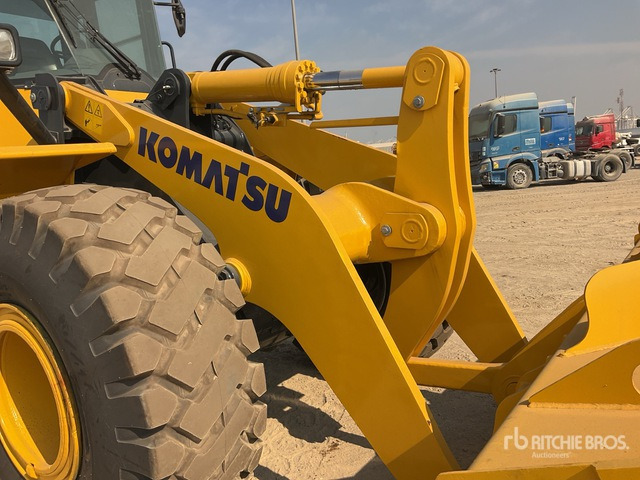 2017 Komatsu WA380Z-6 Wheel Loader - Gumikerekes homlokrakodó: 5 kép. 2017 Komatsu WA380Z-6 Wheel Loader - Gumikerekes homlokrakodó: 5 kép.