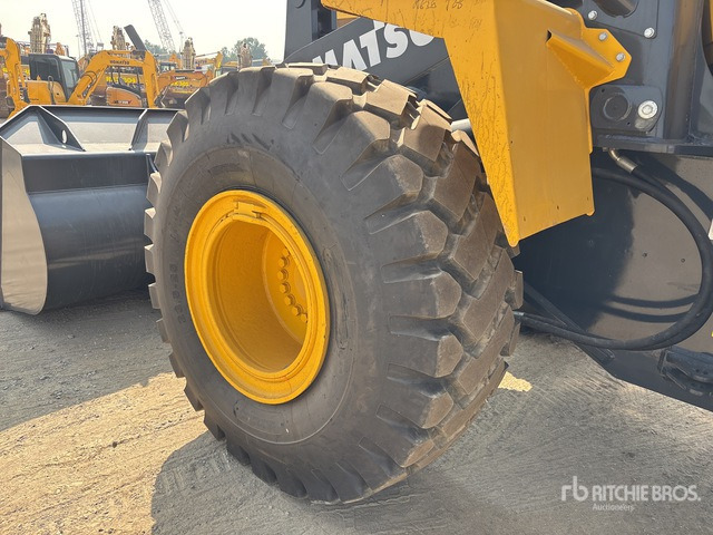 2017 Komatsu WA380Z-6 Wheel Loader - Gumikerekes homlokrakodó: 4 kép. 2017 Komatsu WA380Z-6 Wheel Loader - Gumikerekes homlokrakodó: 4 kép.