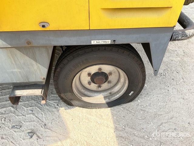 2018 Atlas Copco XAHS950CD7 Mobile (Inoperable) Air Compressor - Légkompresszor: 5 kép. 2018 Atlas Copco XAHS950CD7 Mobile (Inoperable) Air Compressor - Légkompresszor: 5 kép.