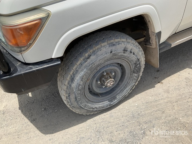 2018 Toyota Land Cruiser 76L 4x4 SUV - Terepjáró/ SUV: 5 kép. 2018 Toyota Land Cruiser 76L 4x4 SUV - Terepjáró/ SUV: 5 kép.