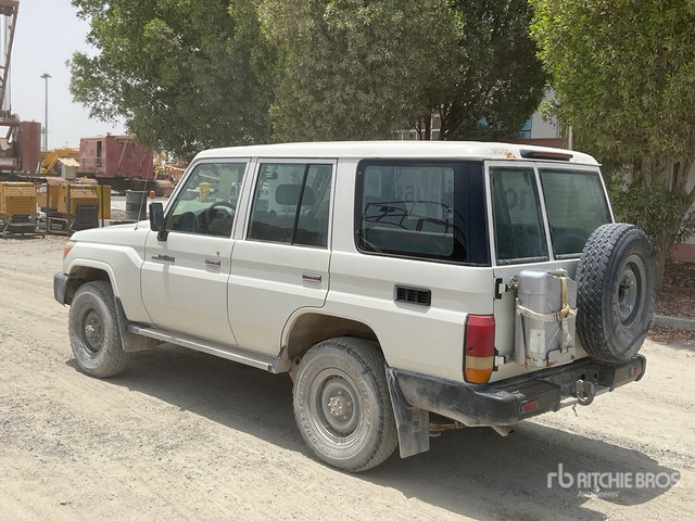 2018 Toyota Land Cruiser 76L 4x4 SUV - Terepjáró/ SUV: 3 kép. 2018 Toyota Land Cruiser 76L 4x4 SUV - Terepjáró/ SUV: 3 kép.