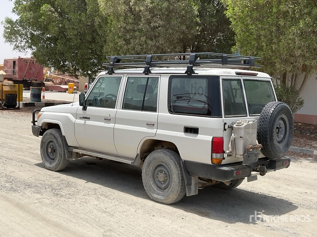 2018 Toyota Land Cruiser 76L 4x4 SUV - Terepjáró/ SUV: 3 kép. 2018 Toyota Land Cruiser 76L 4x4 SUV - Terepjáró/ SUV: 3 kép.