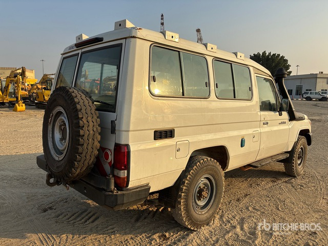 2018 Toyota Land Cruiser 78R 4x4 SUV - Terepjáró/ SUV: 2 kép. 2018 Toyota Land Cruiser 78R 4x4 SUV - Terepjáró/ SUV: 2 kép.