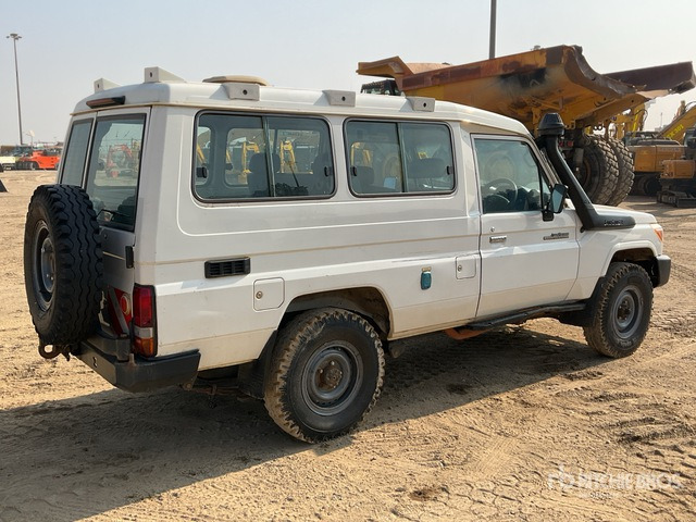 2018 Toyota Land Cruiser 78R 4x4 SUV - Terepjáró/ SUV: 2 kép. 2018 Toyota Land Cruiser 78R 4x4 SUV - Terepjáró/ SUV: 2 kép.