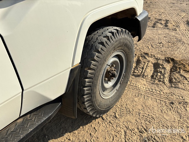 2018 Toyota Land Cruiser 78R 4x4 SUV - Terepjáró/ SUV: 4 kép. 2018 Toyota Land Cruiser 78R 4x4 SUV - Terepjáró/ SUV: 4 kép.