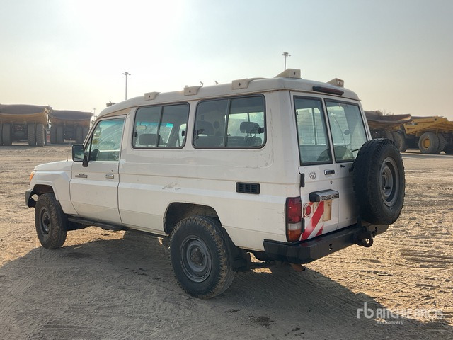 2018 Toyota Land Cruiser 78R 4x4 SUV - Terepjáró/ SUV: 3 kép. 2018 Toyota Land Cruiser 78R 4x4 SUV - Terepjáró/ SUV: 3 kép.