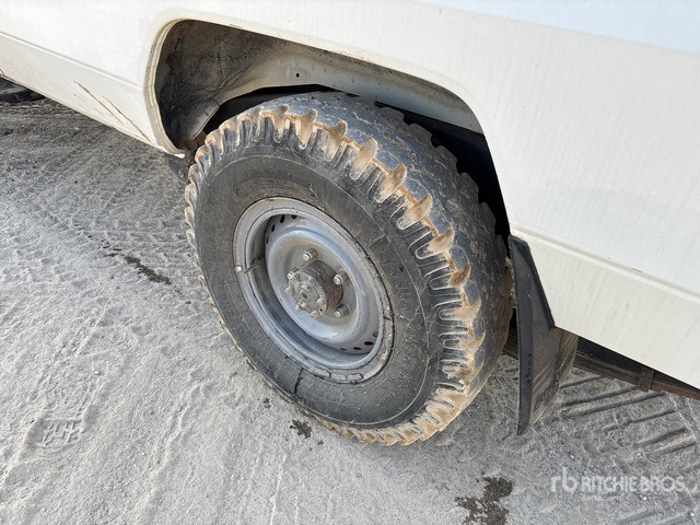 2018 Toyota Land Cruiser 78R 4x4 SUV - Terepjáró/ SUV: 4 kép. 2018 Toyota Land Cruiser 78R 4x4 SUV - Terepjáró/ SUV: 4 kép.