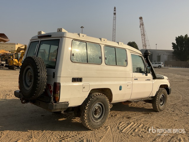 2018 Toyota Land Cruiser 78R 4x4 SUV - Terepjáró/ SUV: 2 kép. 2018 Toyota Land Cruiser 78R 4x4 SUV - Terepjáró/ SUV: 2 kép.