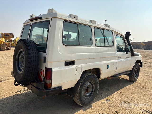 2018 Toyota Land Cruiser 78R 4x4 SUV - Terepjáró/ SUV: 3 kép. 2018 Toyota Land Cruiser 78R 4x4 SUV - Terepjáró/ SUV: 3 kép.