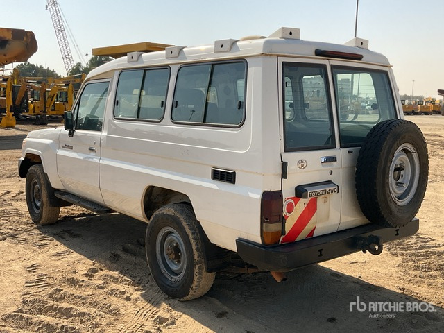 2018 Toyota Land Cruiser 78R 4x4 SUV - Terepjáró/ SUV: 3 kép. 2018 Toyota Land Cruiser 78R 4x4 SUV - Terepjáró/ SUV: 3 kép.