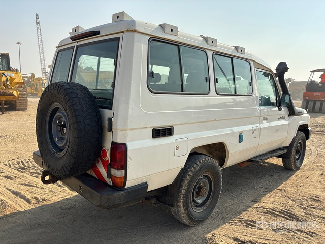 2018 Toyota Land Cruiser 78R 4x4 SUV - Terepjáró/ SUV: 3 kép. 2018 Toyota Land Cruiser 78R 4x4 SUV - Terepjáró/ SUV: 3 kép.