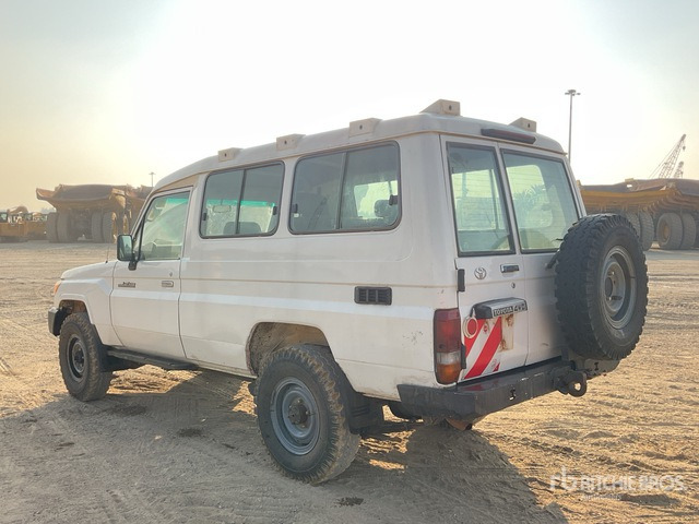 2018 Toyota Land Cruiser 78R 4x4 SUV - Terepjáró/ SUV: 3 kép. 2018 Toyota Land Cruiser 78R 4x4 SUV - Terepjáró/ SUV: 3 kép.