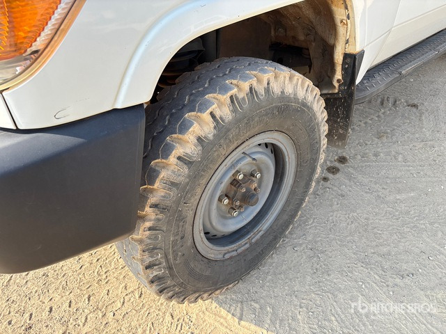 2018 Toyota Land Cruiser 78R 4x4 SUV - Terepjáró/ SUV: 4 kép. 2018 Toyota Land Cruiser 78R 4x4 SUV - Terepjáró/ SUV: 4 kép.