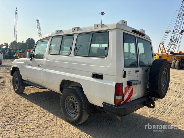 2018 Toyota Land Cruiser 78R 4x4 SUV - Terepjáró/ SUV: 3 kép. 2018 Toyota Land Cruiser 78R 4x4 SUV - Terepjáró/ SUV: 3 kép.