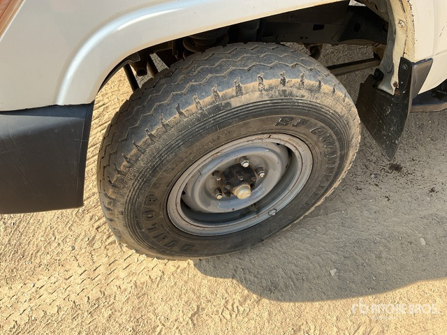 2018 Toyota Land Cruiser 78R 4x4 SUV - Terepjáró/ SUV: 4 kép. 2018 Toyota Land Cruiser 78R 4x4 SUV - Terepjáró/ SUV: 4 kép.