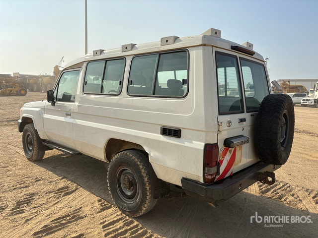 2018 Toyota Land Cruiser 78R 4x4 SUV - Terepjáró/ SUV: 2 kép. 2018 Toyota Land Cruiser 78R 4x4 SUV - Terepjáró/ SUV: 2 kép.