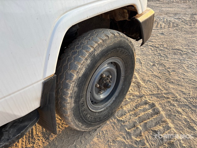 2018 Toyota Land Cruiser 78R 4x4 SUV - Terepjáró/ SUV: 4 kép. 2018 Toyota Land Cruiser 78R 4x4 SUV - Terepjáró/ SUV: 4 kép.