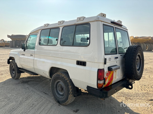 2018 Toyota Land Cruiser 78R 4x4 SUV - Terepjáró/ SUV: 2 kép. 2018 Toyota Land Cruiser 78R 4x4 SUV - Terepjáró/ SUV: 2 kép.